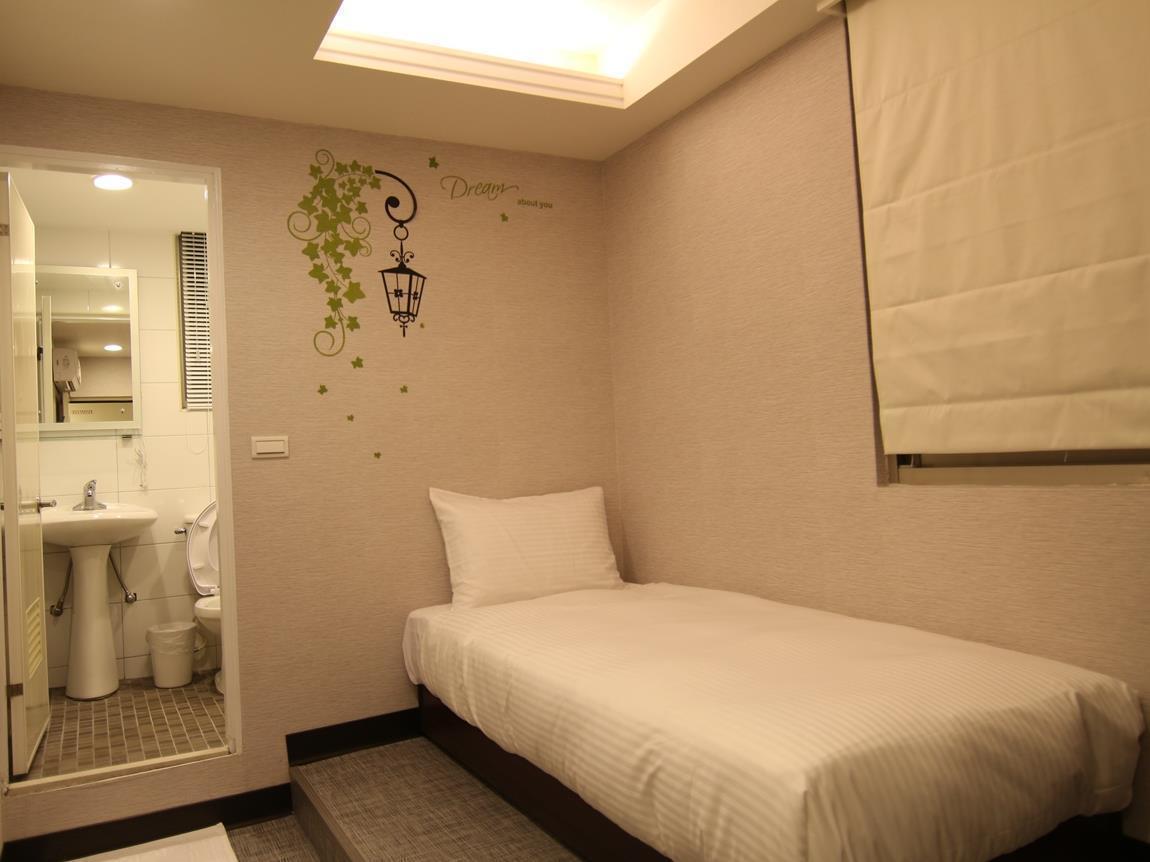 Holiday Fun Hostel Тайпей Екстериор снимка