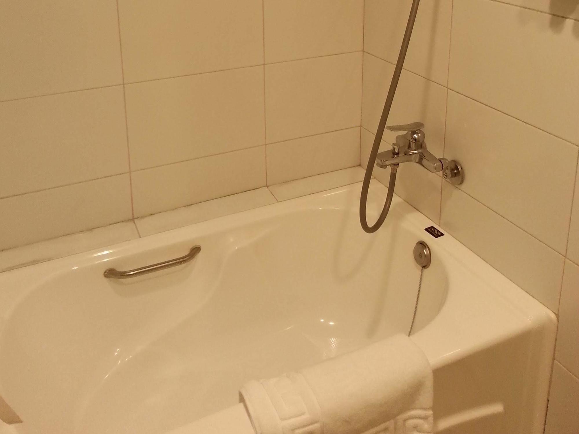 Holiday Fun Hostel Тайпей Екстериор снимка