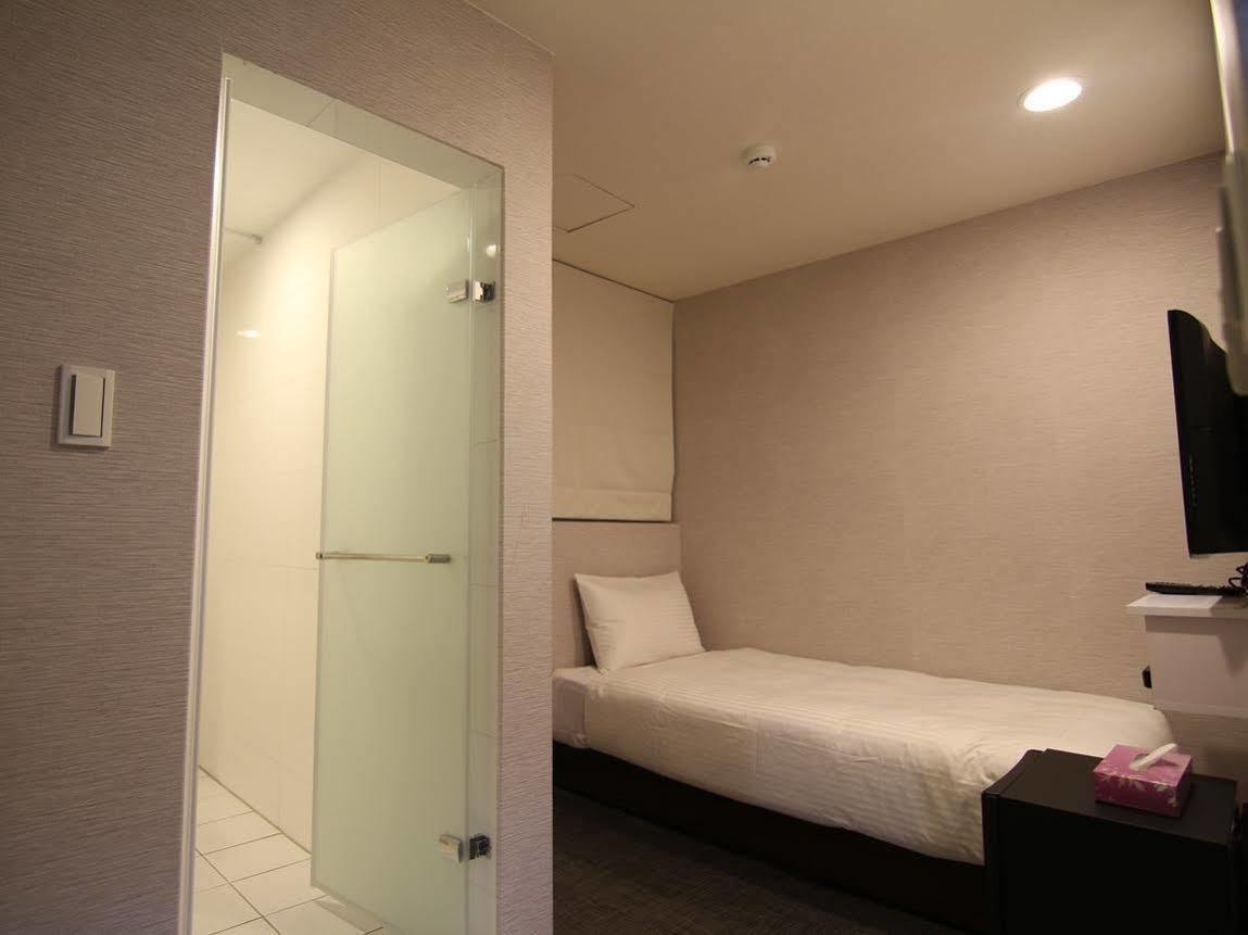 Holiday Fun Hostel Тайпей Екстериор снимка