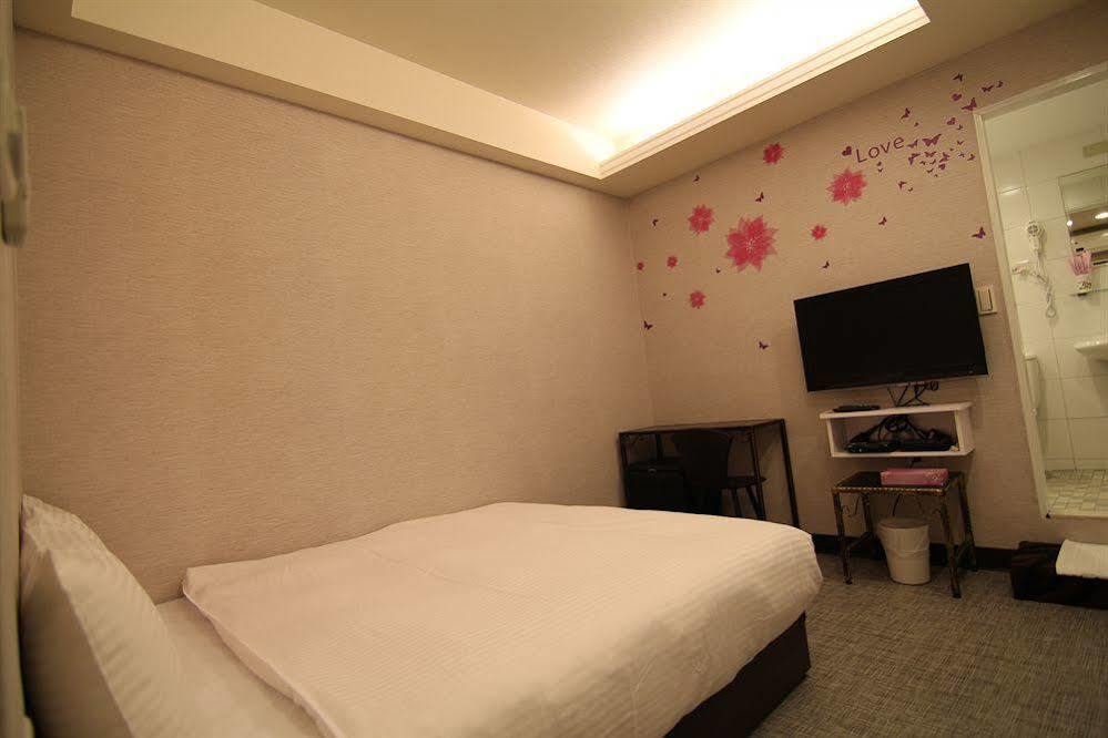 Holiday Fun Hostel Тайпей Екстериор снимка